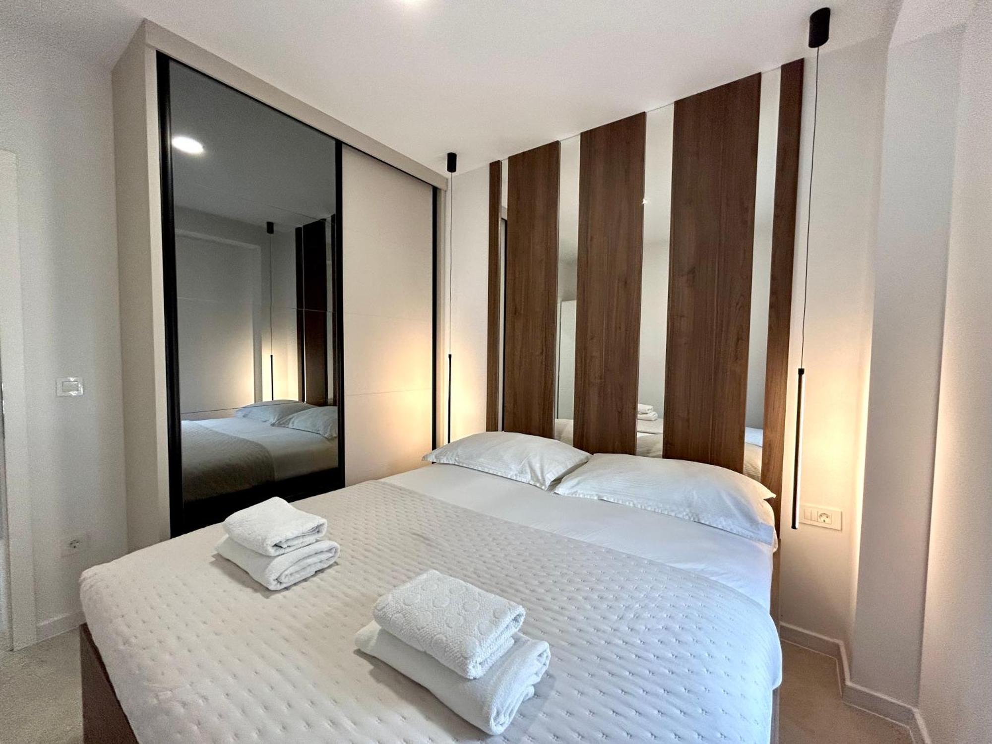 Ana With Private Parking Apartment *
